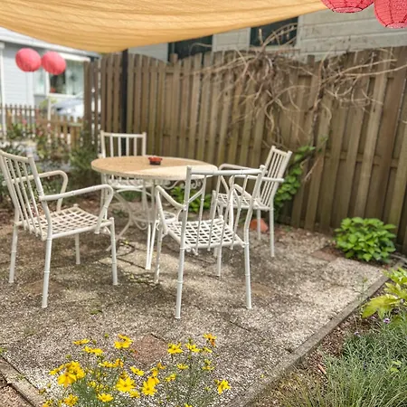 Retro Boshuisje Olijfje Met Omheinde Tuin Voor Natuurliefhebbers * プッテン