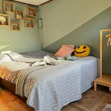 Retro Boshuisje Olijfje Met Omheinde Tuin Voor Natuurliefhebbers Chalet *